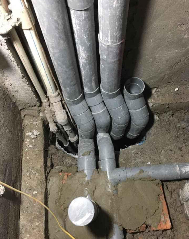 ông nước đang được sửa