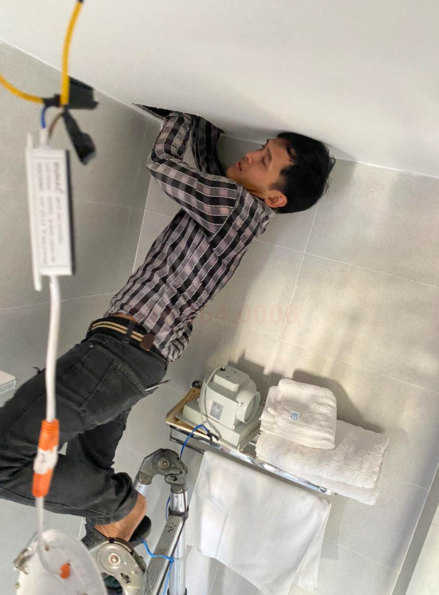 Thợ sửa điện nhiều năm kinh nghiệm