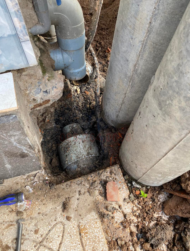 sửa ống nước bị vỡ