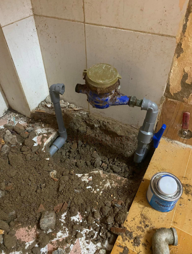 sửa ống nước bị rò rỉ