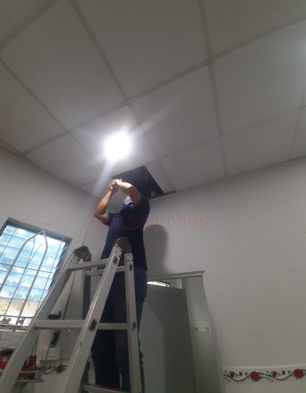 Sửa bóng đèn điện