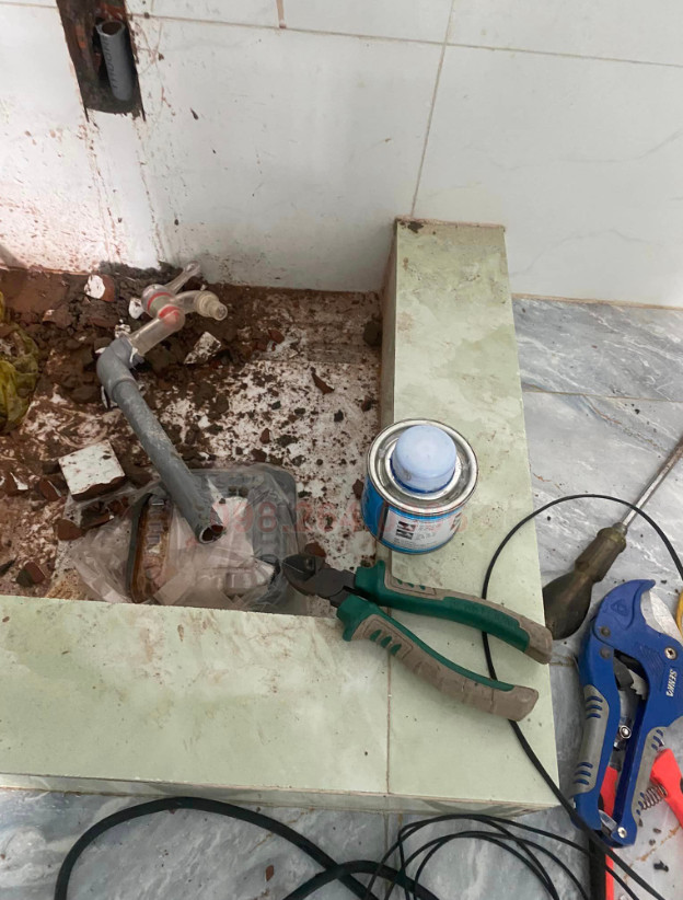 sửa đường ống nước tại nhà khách hàng