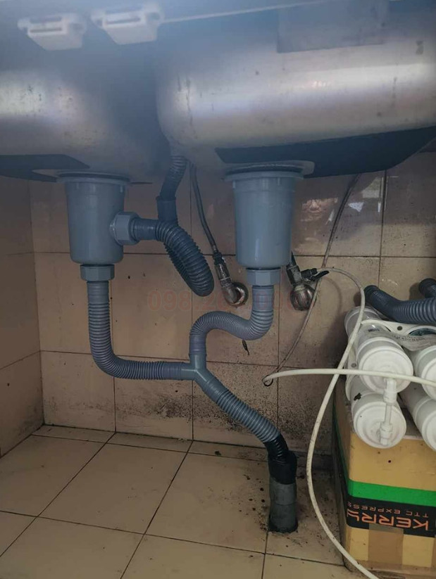 Xử lý sửa ống nước ở chậu rửa bát